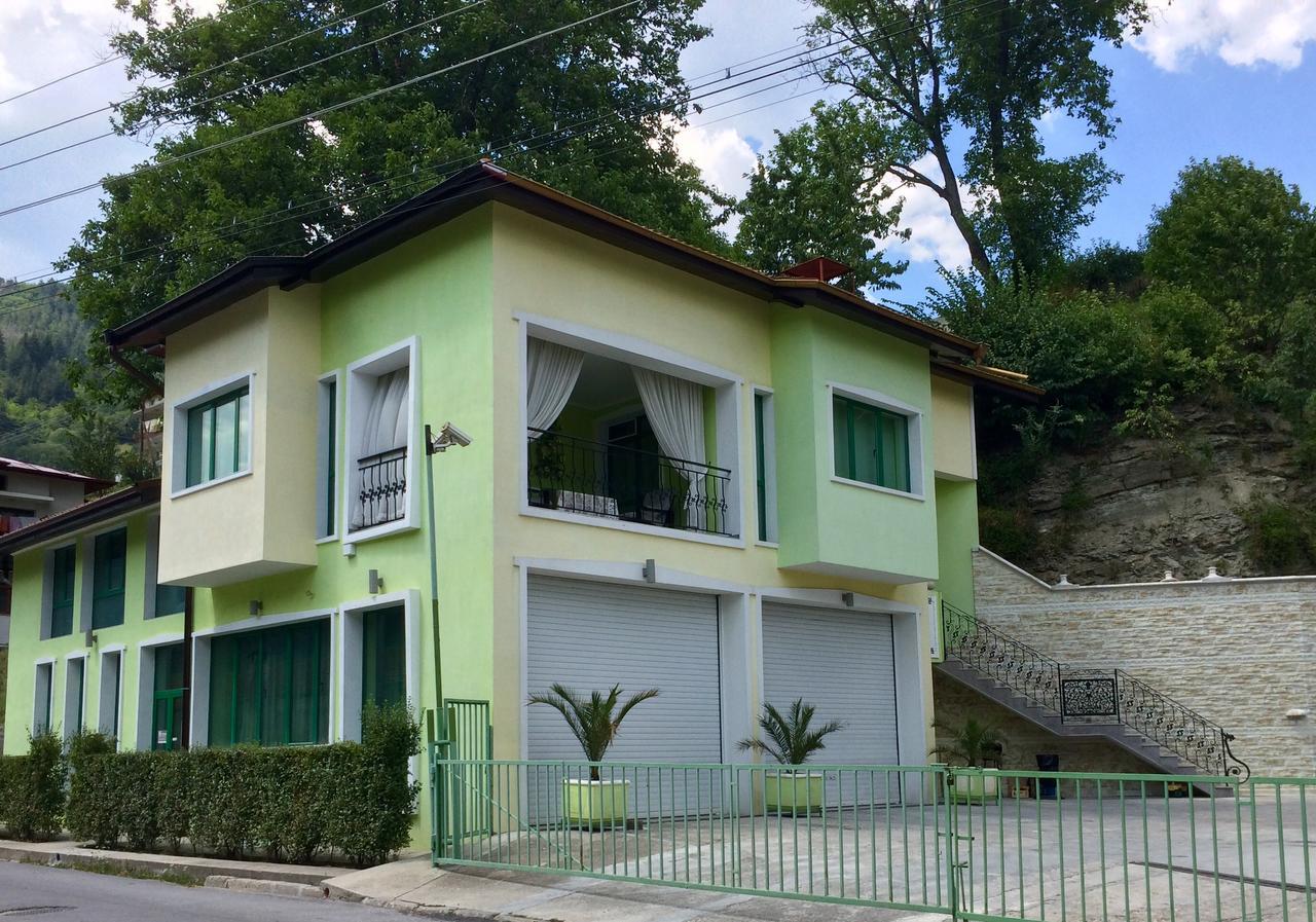 Guest Rooms Waterfall Smolyan Bagian luar foto